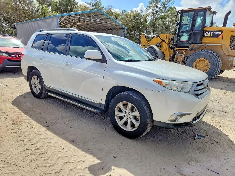 2013 TOYOTA HIGHLANDER SE  