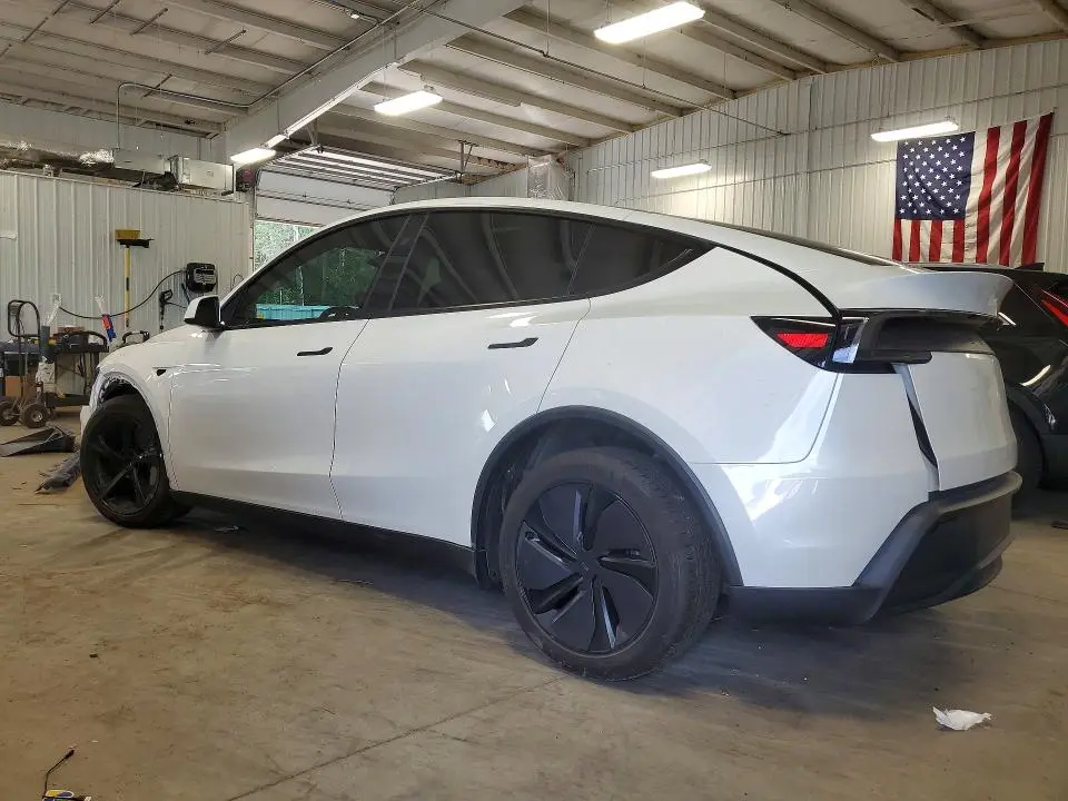 2026 TESLA MODEL Y   
