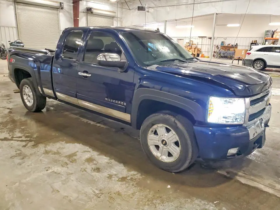2011 CHEVROLET SILVERADO K1500 LT  