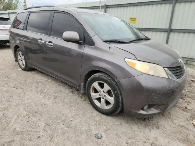 2013 TOYOTA SIENNA LE  