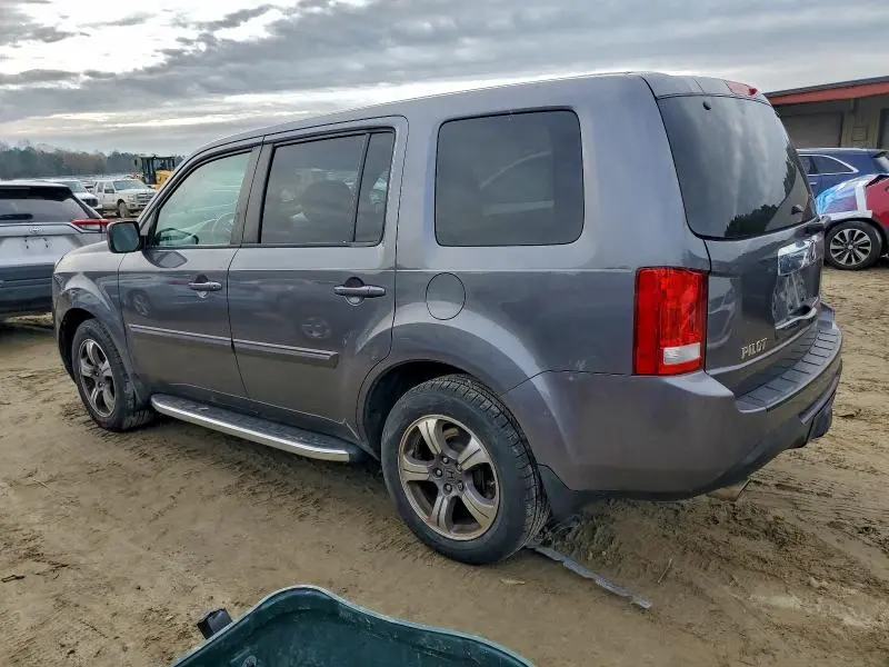 2015 HONDA PILOT SE  