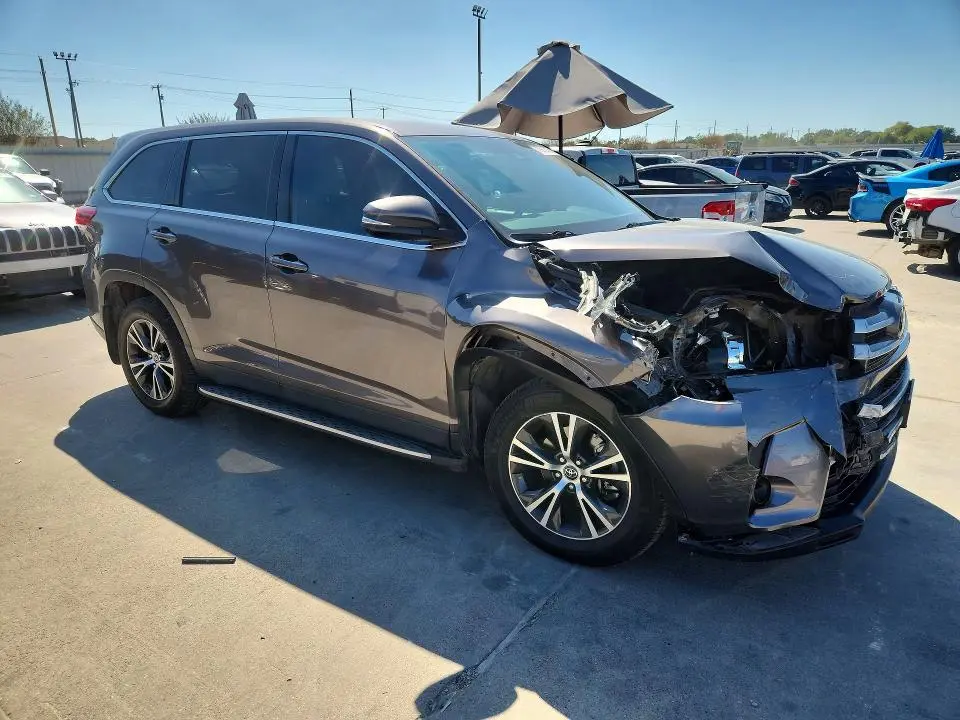2019 TOYOTA HIGHLANDER LE  