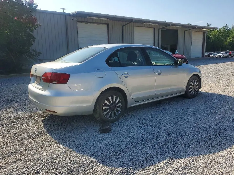 2011 VOLKSWAGEN JETTA BASE  