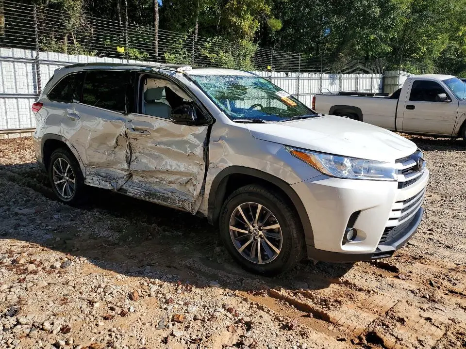 2017 TOYOTA HIGHLANDER XLE  