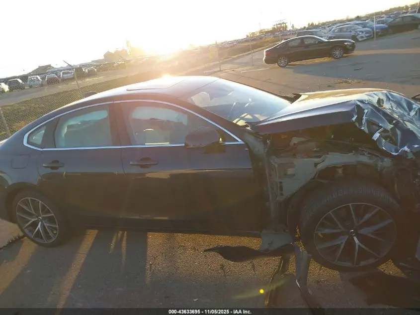 2017 VOLVO S90 T6 MOMENTUM