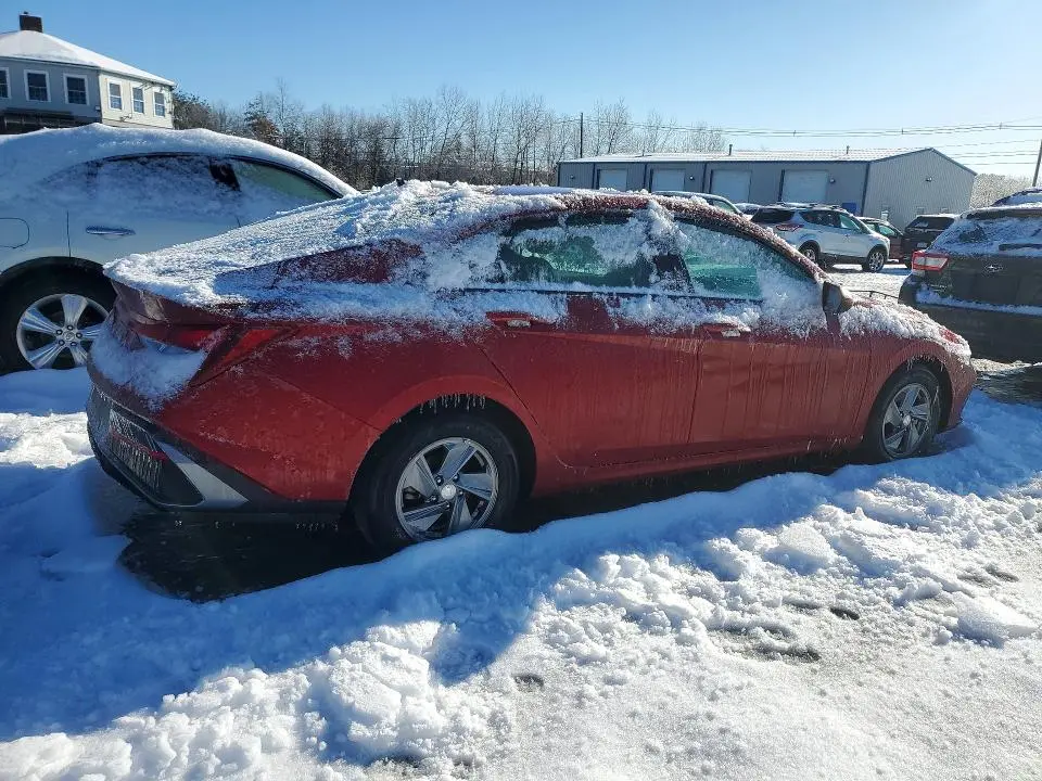2024 HYUNDAI ELANTRA SE  