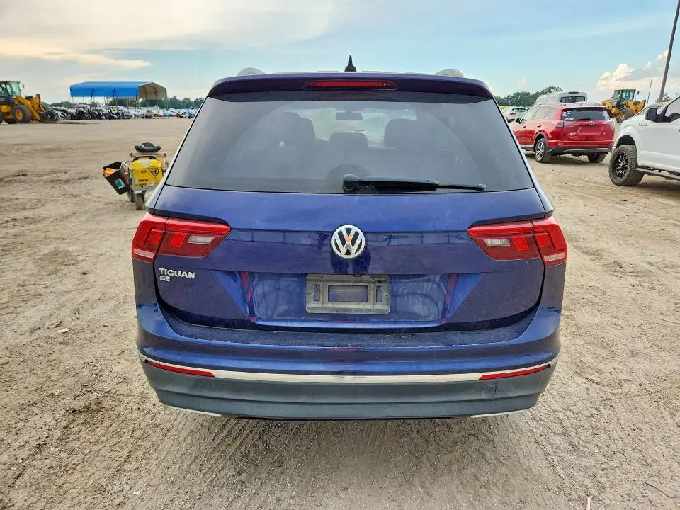 2021 VOLKSWAGEN TIGUAN SE  