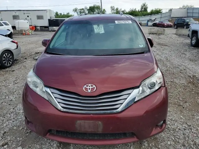 2017 TOYOTA SIENNA XLE  
