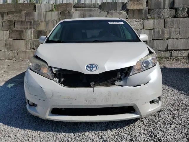 2016 TOYOTA SIENNA XLE  