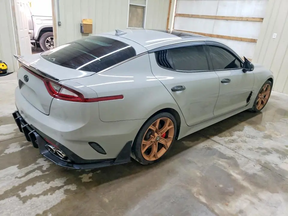 2018 KIA STINGER GT2  