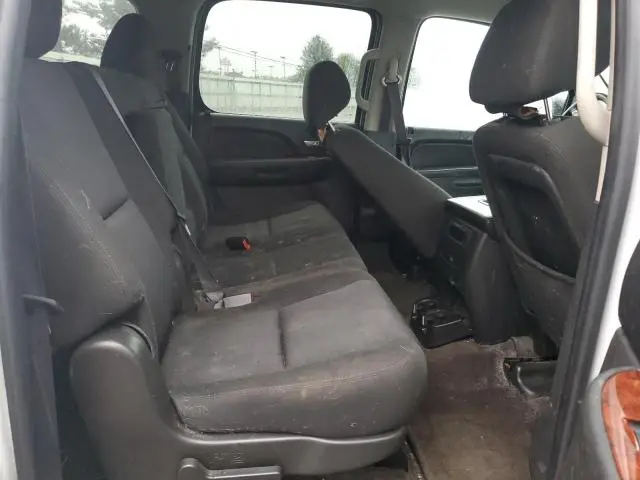 2011 CHEVROLET SUBURBAN C1500 LS  