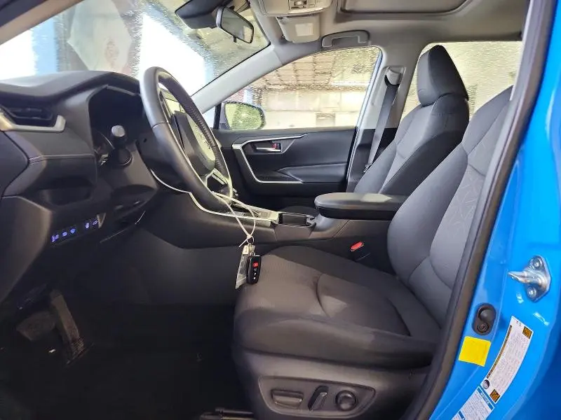 2019 TOYOTA RAV4 XLE  