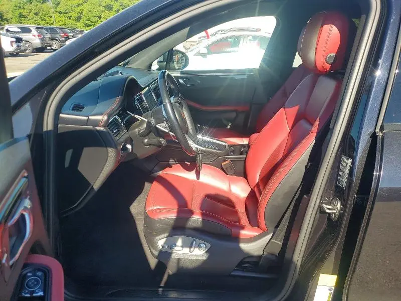 2018 PORSCHE MACAN   
