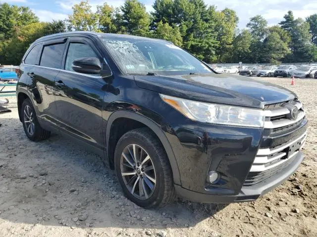 2019 TOYOTA HIGHLANDER SE  