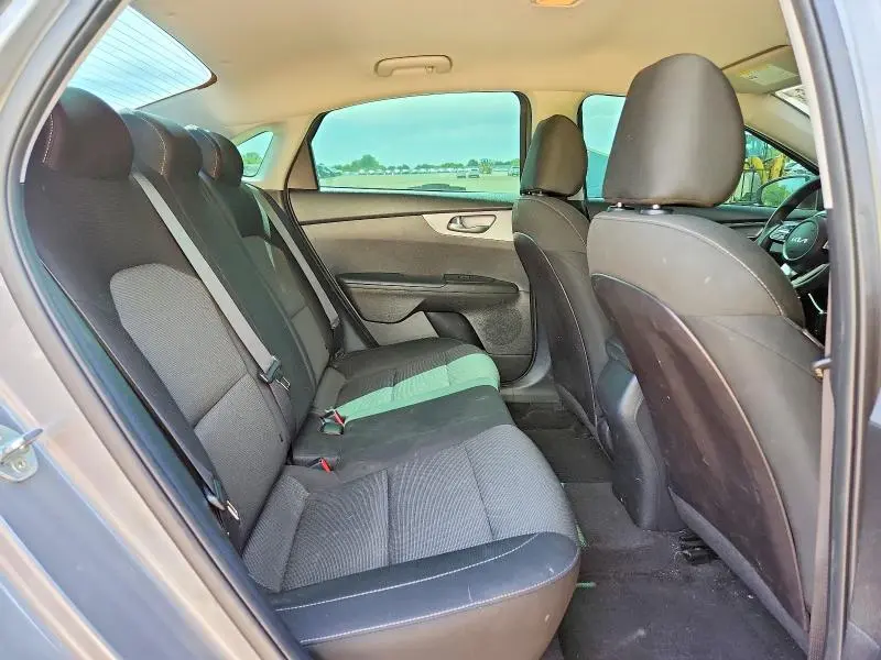 2022 KIA FORTE LXS  