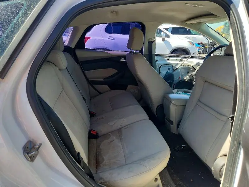 2015 FORD FOCUS SE  