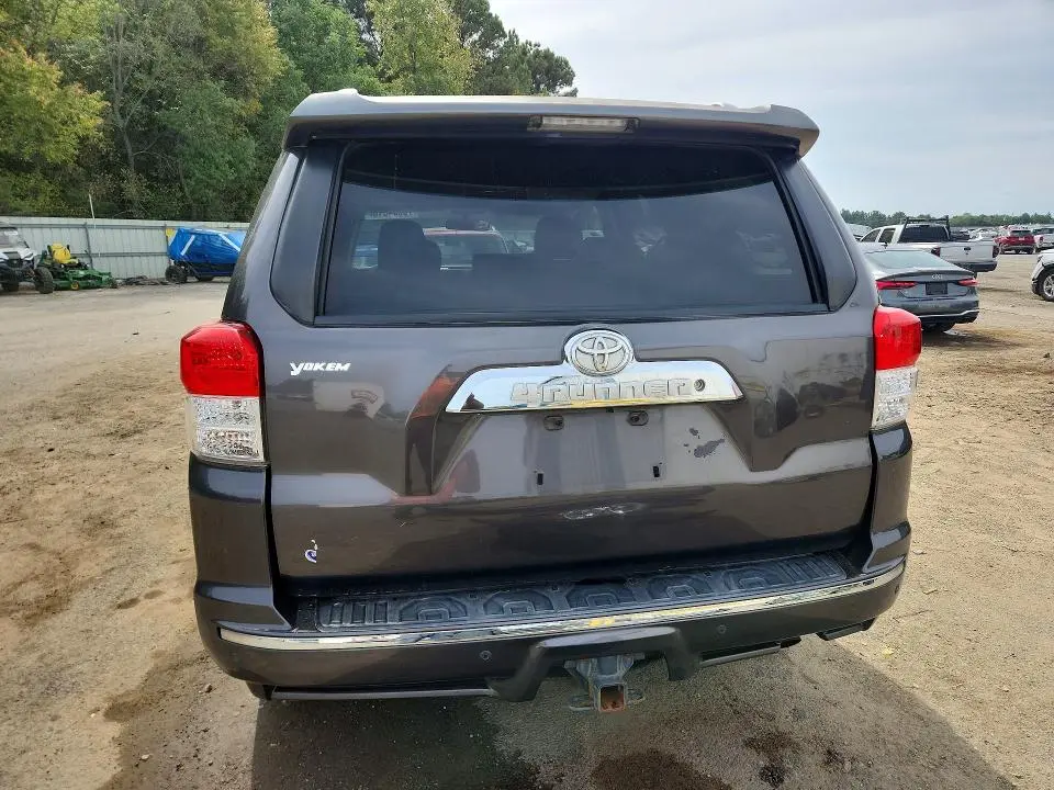 2011 TOYOTA 4RUNNER SR5  