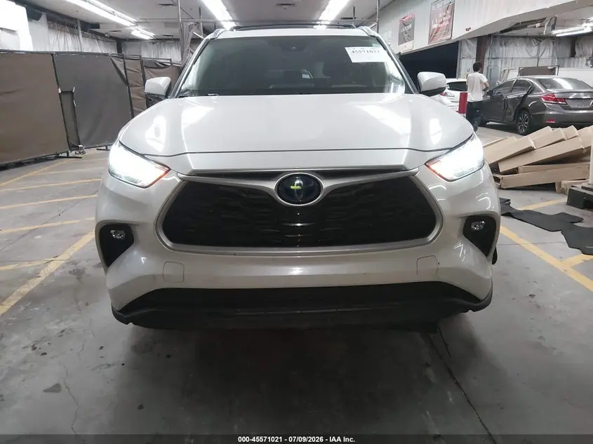 2020 TOYOTA HIGHLANDER HYBRID XLE