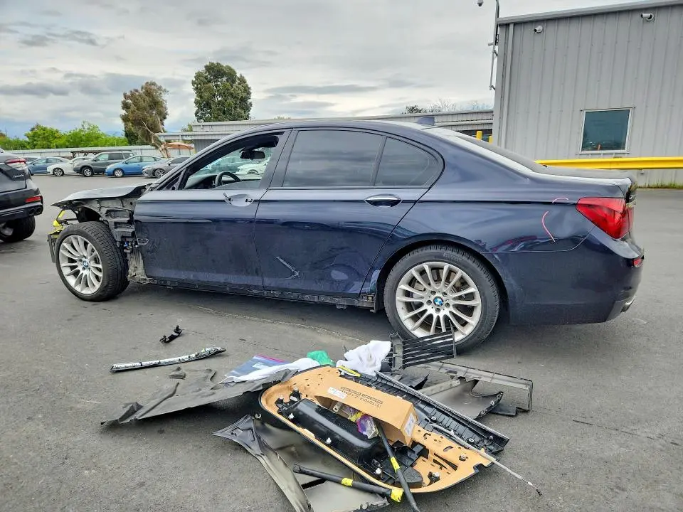 2015 BMW 750 XI  