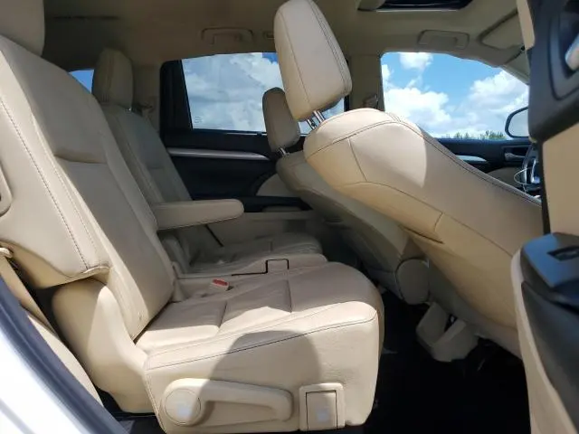 2016 TOYOTA HIGHLANDER XLE  
