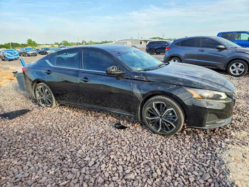 2023 NISSAN ALTIMA SR  