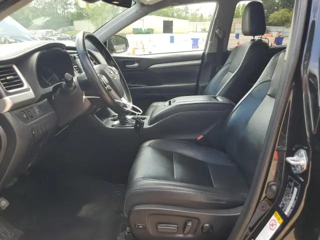 2019 TOYOTA HIGHLANDER SE  