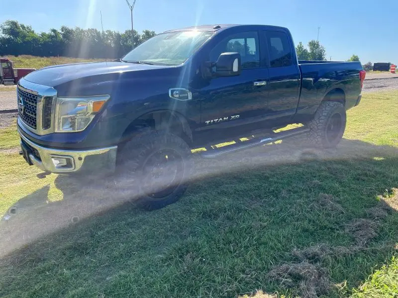 2017 NISSAN TITAN XD SV  