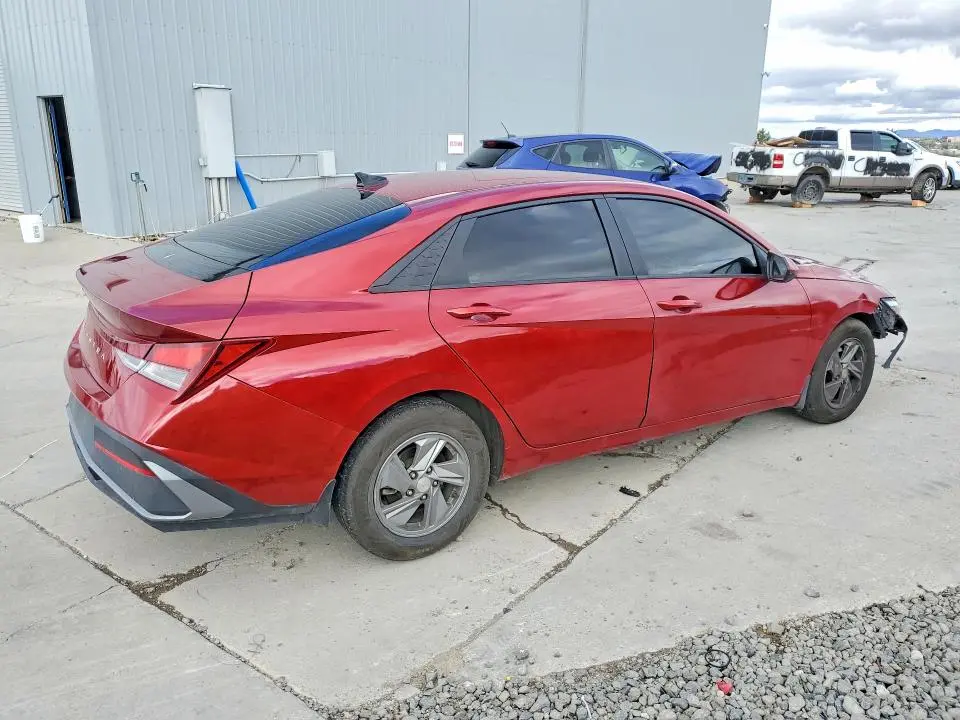 2024 HYUNDAI ELANTRA SE  