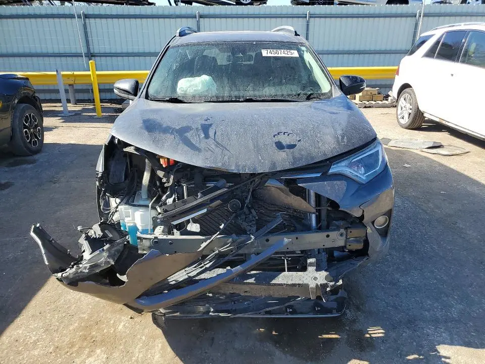 2018 TOYOTA RAV4 XLE  