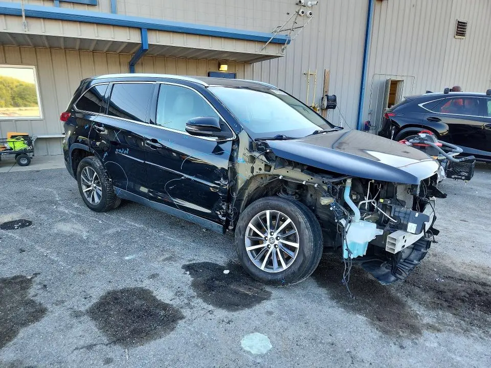 2019 TOYOTA HIGHLANDER XLE  