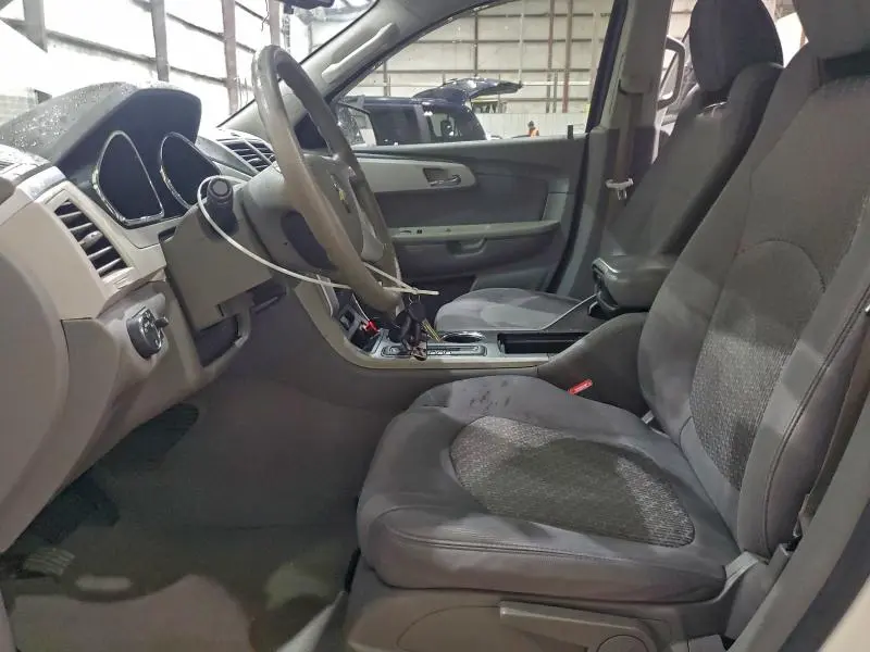 2010 CHEVROLET TRAVERSE LS  