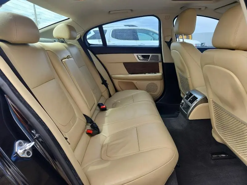 2013 JAGUAR XF   