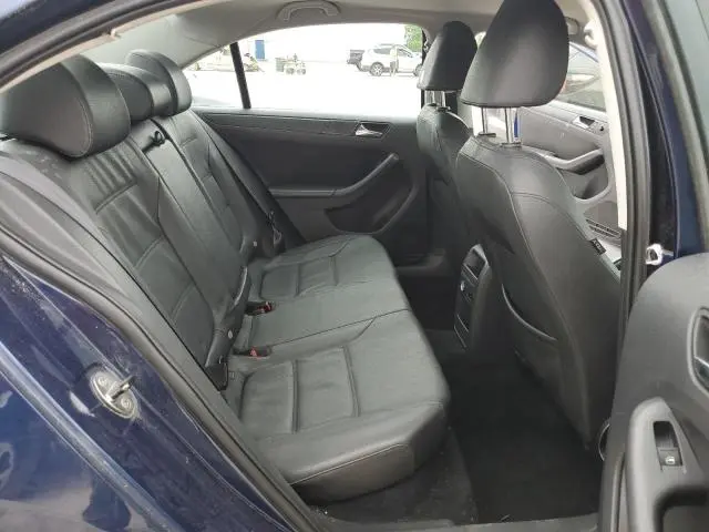 2011 VOLKSWAGEN JETTA SE  