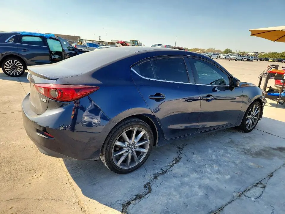 2018 MAZDA 3 TOURING  