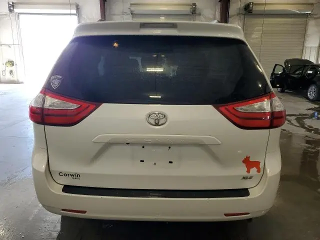 2015 TOYOTA SIENNA XLE  