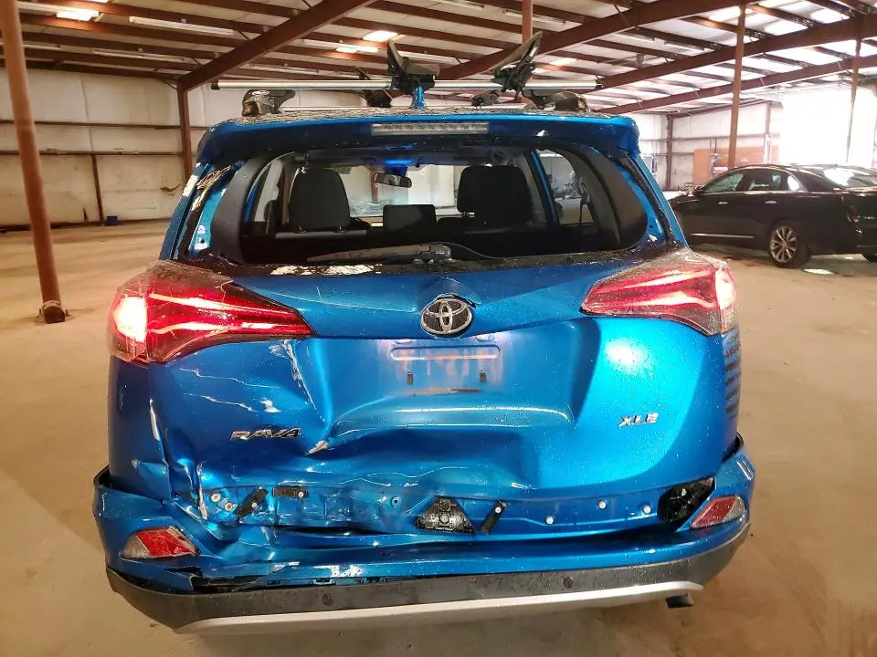 2018 TOYOTA RAV4 XLE  