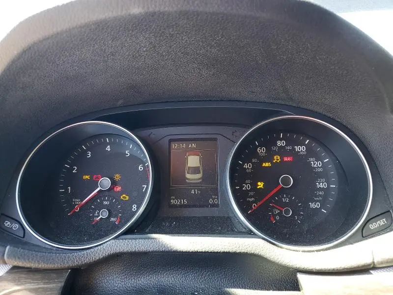 2018 VOLKSWAGEN PASSAT SE  