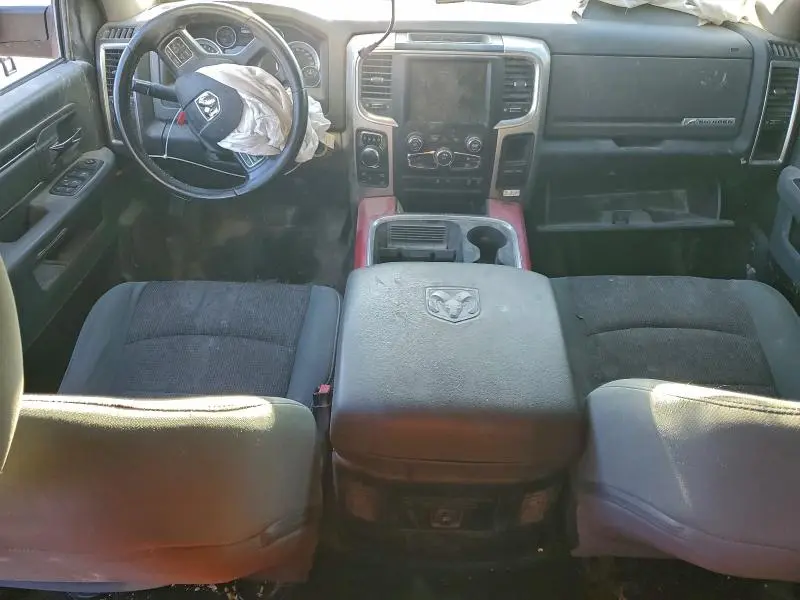 2016 RAM 1500 SLT  