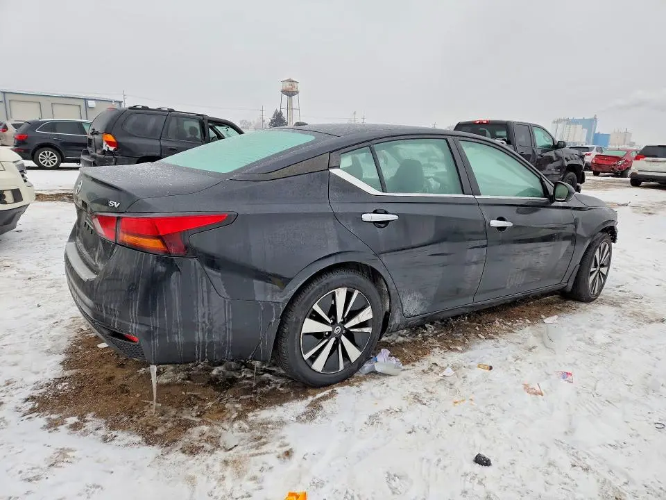 2022 NISSAN ALTIMA SV  