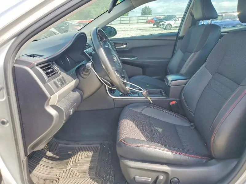 2016 TOYOTA CAMRY SE  
