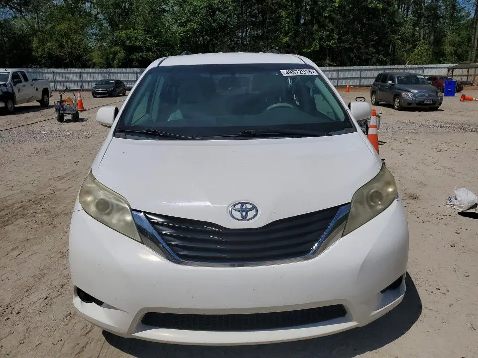 2011 TOYOTA SIENNA   