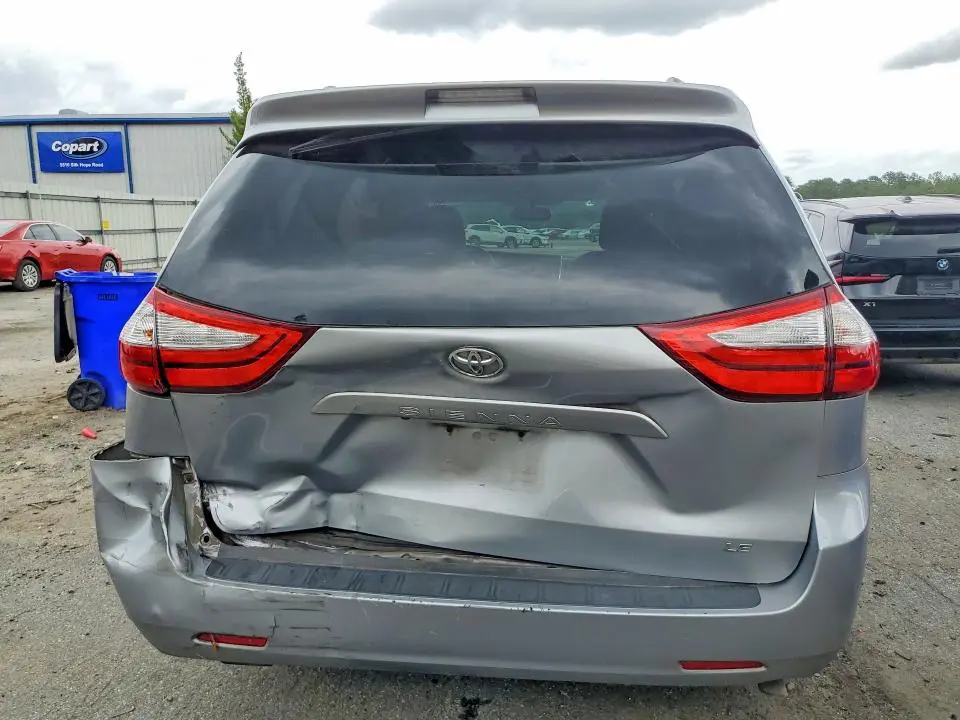 2015 TOYOTA SIENNA LE  