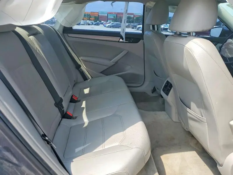 2015 VOLKSWAGEN PASSAT SE  