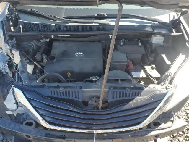 2014 TOYOTA SIENNA LE  