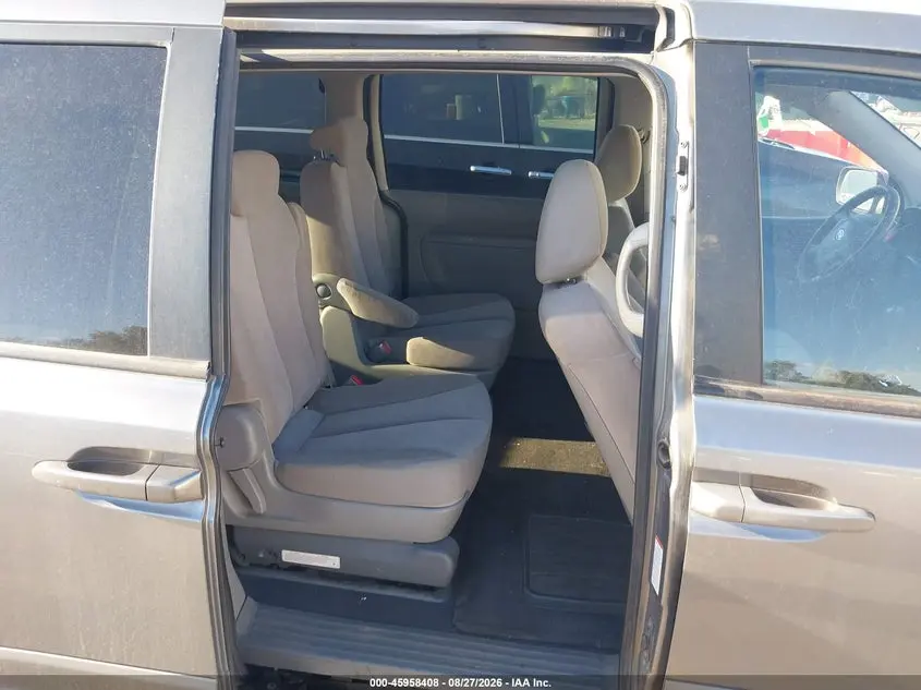 2010 KIA SEDONA LX