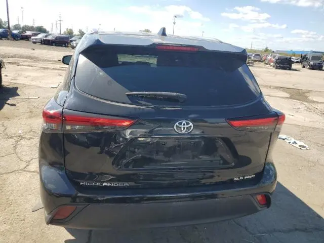 2021 TOYOTA HIGHLANDER XLE  