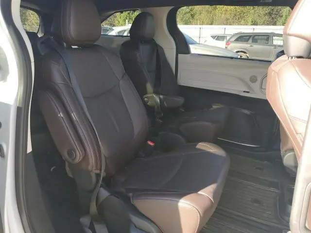 2024 TOYOTA SIENNA LIMITED  