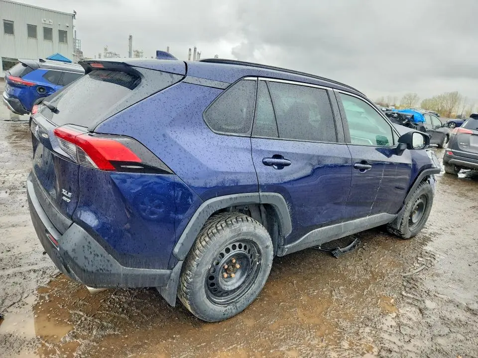 2021 TOYOTA RAV4 XLE  