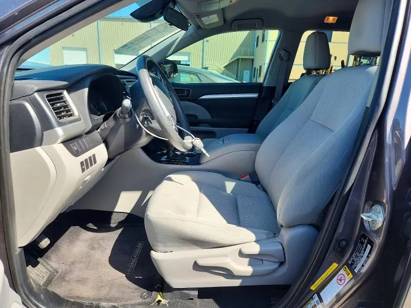 2019 TOYOTA HIGHLANDER LE  