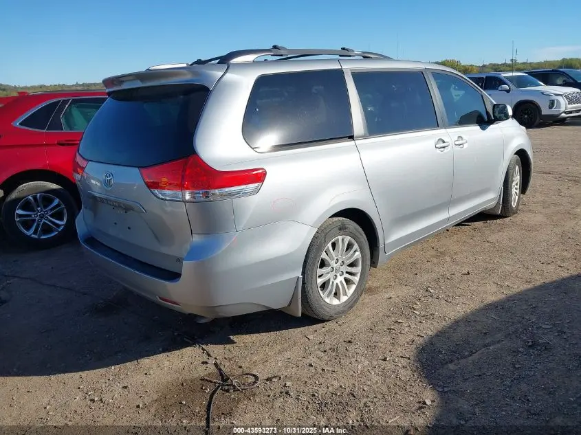 2014 TOYOTA SIENNA XLE V6 8 PASSENGER